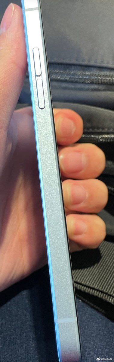 Oppo reno 6 z 5g smartphone has a amoled display. Lộ ảnh thực tế OPPO Reno6 5G: Màn tràn viền, cạnh vát ...