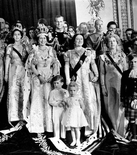 Die royals rund um queen elizabeth hatten etliche termine und unzählige öffentliche auftritte. Pin by Tiffany Walthall on Royalty | Queen elizabeth ...
