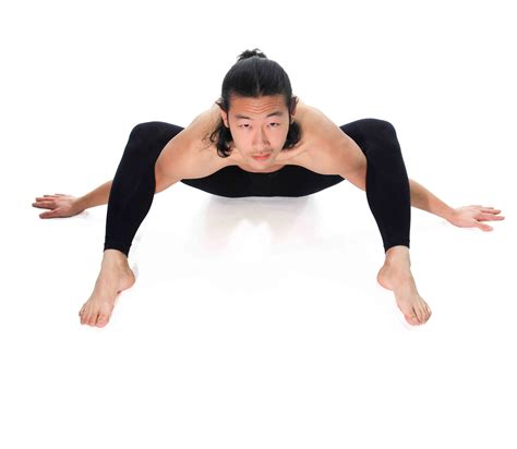 Wearing yoga pants isn't just a girl's thing; Men In Yoga Pants (.com)