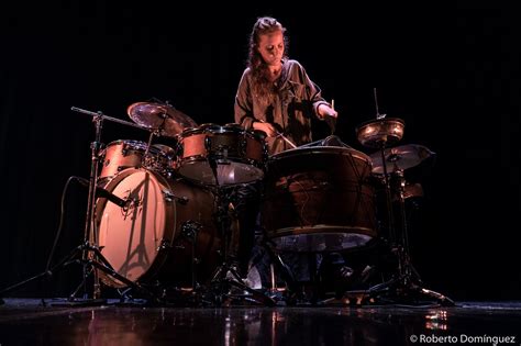 De farben, firnisse, lacke, emaille (lack), färbemittel, naturharze im rohzustand, rostschutzmittel. Jazz à Luz 2019: Camille Emaille Solo | Fotografiando el Jazz