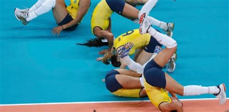 Maybe you would like to learn more about one of these? Logan Tom critica comemoração das brasileiras no vôlei ...