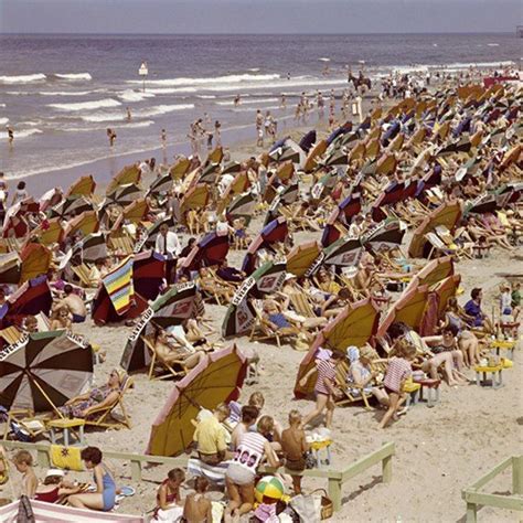 Bezoek strand nesselande aan de zevenhuizerplas in rotterdam voor een heerlijke stranddag. Strand Hoek van Holland (jaartal: 1960 tot 1970) - Foto's SERC