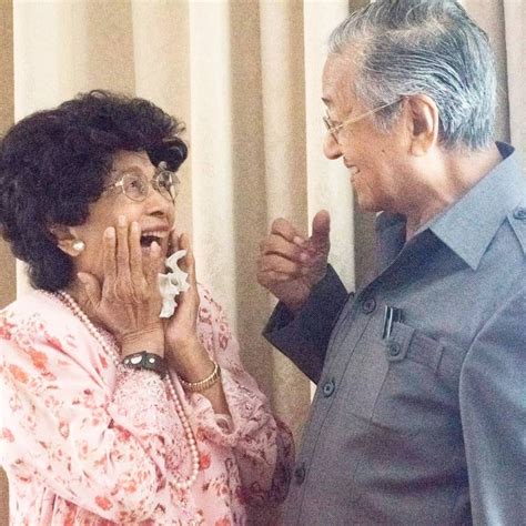 Mahathir and abdullah had a major fallout over proton in 2005. Bukan Tempoh Singkat, 64 Tahun Hidup Bersama Kisah Cinta ...