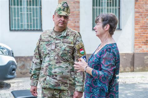 Megvan, miért menesztette áder jános a magyar honvédség parancsnokát. Székesfehérvár Városportál - A gyermekvédelemben nevelkedő fiatalok ismerkedhetnek a honvédelemi ...