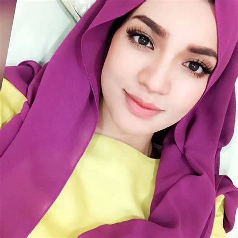 Check spelling or type a new query. PROFILE DAN GAMBAR - GAMBAR SENSASI DAN MENARIK AMYRA ROSLI - AZLAN RUMADI