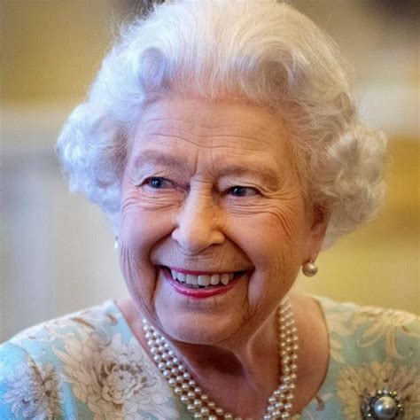 Elizabeth ii), полное имя — елизаве́та алекса́ндра мари́я (англ. 93-летняя королева Елизавета II верхом на коне прогулялась ...