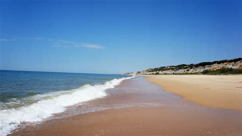 Die 6 ferienwohnungen sind auf 3 etagen verteilt, 58 m² groß und komplett möbliert in zentrale lage von playa san juan. Playa de Castilla, 20 kilómetros de arena fina y médanos en Huelva