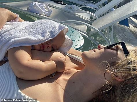 Teresa palmer poet lake palmer. Teresa Palmer lounges by the pool with daughter Poet Lake ...