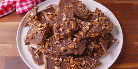 Christmas candy recipes — today's every mom. These Homemade Candy Recipes Make The Sweetest (And ...