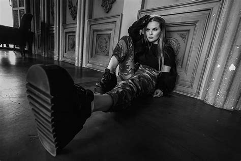 Сегодня ксения собчак выпустила интервью с солисткой группы little big софьей таюрской. Софья Таюрская: биография и возраст, рост и вес, парень ...