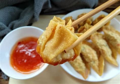 Resep dimsum ayam udang ini berbahan dasar ayam dan udang cincang yang dicampur dengan beberapa bahan lainnya, lalu dibungkus dengan menggunakan kulit siomay dan. Resepi Dimsum Udang / Resepi Dimsum Homemade Yang Mudah ...