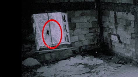 Although the ghost in the picture has its hand around the woman on the right, she reportedly didn't feel any strange presence or feeling while the photo was being taken. SUPERNATURAL GIRL CAUGHT ON CAMERA | Scary Farm | Ghost ...