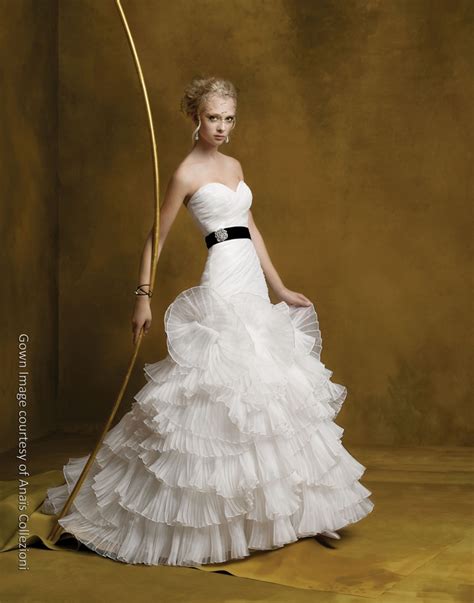 Oscar de la renta, lihi. Choose Your Fashion Style: Wedding Dresses with Black Sashes