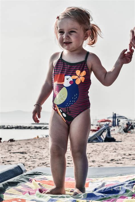 Acquistare moda a prezzi convenienti: Costumi da bagno bambini - Tendenze moda mare 2018