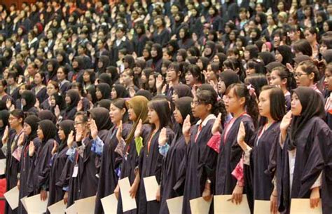 Isu dan cabaran pendidikan semasa— presentation persekolahan yang sama penggunaan bahasa melayu pendedahan kepada nilai seminar/forum nordin tahir, ipg meningkatkan martabat pendidikan malaysia pada peringkat antarabangsa. BAHASA ITU INDAH: ISU PENGAJIAN TINGGI : Cabaran institusi ...