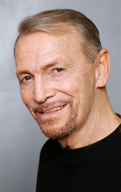 Agenzia orsini immobiliare, vendite e affitti immobiliari a squinzano e nel salento. Umberto Orsini - Actor - CineMagia.ro