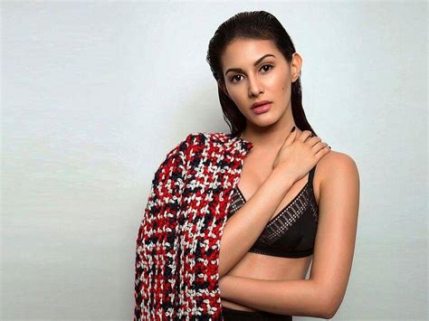 She made her bollywood debut with the movie issaq, opposite actor prateik babbar. Amyra Dastur Wiki, Biography, Age, Family, Movies, Images ...