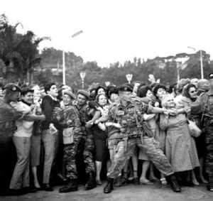 In schaltjahren), somit bleiben 232 tage bis zum jahresende. Images de TENES :: 13 Mai 1958