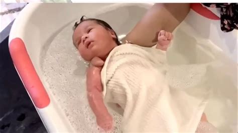 Baby lullabies songs, sleep music for babies, relaxing baby music. Baby Relaxing Hot Bath - YouTube