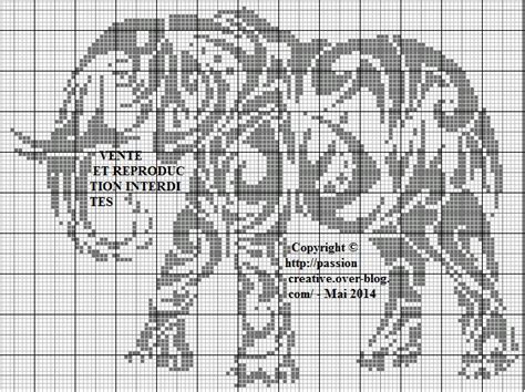 Chaque grille mesure 100 x 100 points. modèle point de croix monochrome gratuit #10