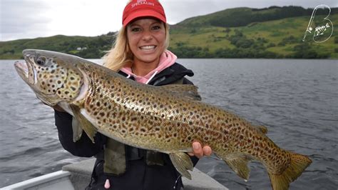 Der aufblasbare sitz verhindert, dass der hintern nass wird, in die großen taschen passen reichlich angel köder wie wobbler und gummifische rein und jeder hecht, barsch oder zander kann sicher gedrill werden. Irland´s Salmoniden - YouTube