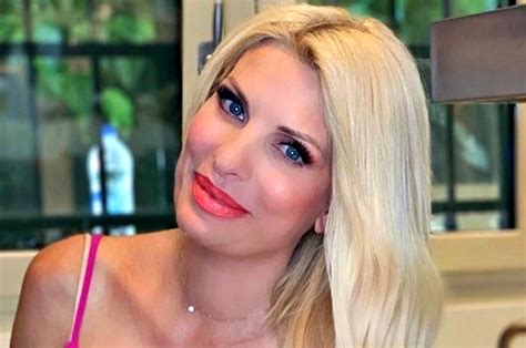 Με χρώματα και καλή διάθεση η ελένη μενεγάκη ποζάρει στην αυλή της. Ελένη Μενεγάκη: Αποκάλυψε στο Instagram τη σπεσιαλιτέ της μητέρας της που την ξετρελαίνει