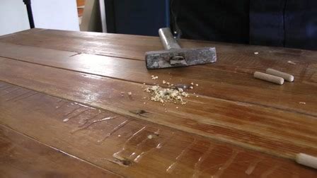 Történetünk szerint egy idegen faj egyik tagja egy csinos nő bőrébe bújva járja skócia utcáit és férfiakat csábít el, hogy aztán egy fekete masszaszerű folyadékban feleméssze őket. A nagy borzongás (1983) -, glenn close, jeff goldblum ...