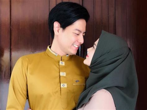 Cut meyriska dan roger danuarta bulan madu ke singapura, ini 5 tempat paling romantis untuk pasangan di singapura. 6 Foto Kemesraan Cut Meyriska-Roger Danuarta yang Bikin ...