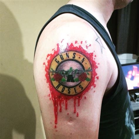 Signed with a home tattoo. Guns n roses tatuagem | Tatuagem, Tatuagem guns n roses ...