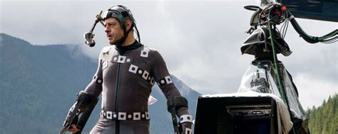 Eines der tiere, das den namen caesar trägt, entwickelt sich durch die einnahme der medikamente sehr rapide. Neues Foto von den Dreharbeiten zeigt Andy Serkis als Affe ...