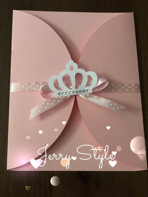 La showgirl, che aveva annunciato di aver ricevuto la fatidica proposta di nozze solo alcuni mesi fa, ha ringraziato fan e amici con un post su instagram Inviti compleanno matrimonio battesimo nascita 18 anni corona - Fe... | su MissHobby