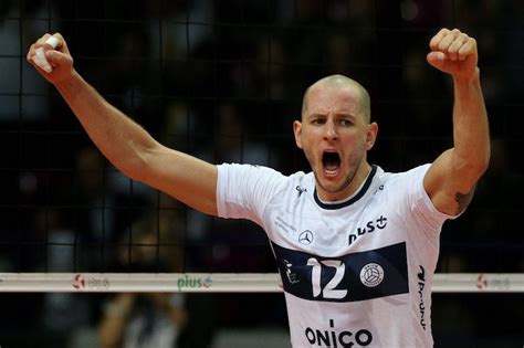 Według przeglądu sportowego najlepszym siatkarzem europy zosstanie wybrany bartosz kurek. Bartosz Kurek zagra w Vero Volley. Siatkarz zdradził ...