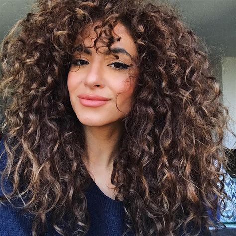 Hairy girl amanda sits on her couch. 12 Genius Ways for Curly Haired Girls to Coddle Their ...