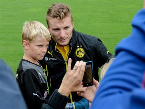 Er hatte wegen seiner infektion fast drei wochen. Immobile lernt Fußball-Lektion und deutsche Vokabeln - und ...