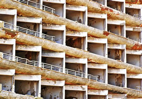 Cunku bambaska bir hayal aleminin dehlizlerinde kulac atmaktadir. Hayalet Şehir: Kapalı Maraş! - KizlarSoruyor