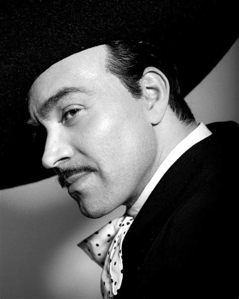 We did not find results for: Sale la primera imagen de Omar Chaparro como Pedro Infante