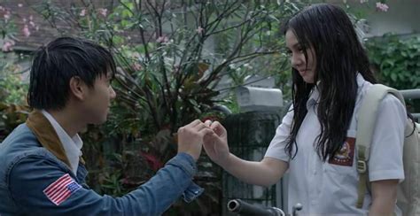 7 film romantis terburuk sepanjang masa, gak bikin baper sama sekali! 20 Film Romantis Indonesia Terbaik yang Bisa Bikin Terharu ...