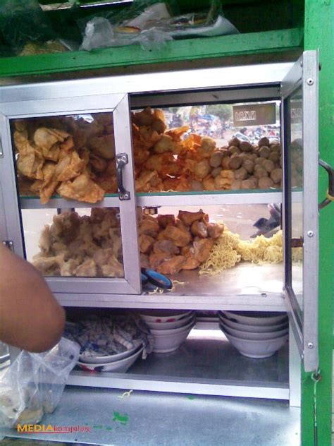 Kota bandung terkenal dengan slogan bandung bermartabat jadi enggak mecing banget kalo fenomena pelacur pria seperti ini di biarkan. Cara Membuat Bakso Enak Cocok Untuk Jualan