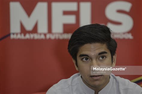 Arabic bengal bulgarian catalan chinese croatian czech danish dutch english estonian finnish french german greek hebrew hindi hungarian indonesian italian japanese itu sahaja. Bukan saya seorang sahaja yang panjat pagar - Syed Saddiq