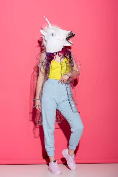 Er is van alles te halen in het eenhoorn thema. Unicorn Masker Mooi Inspiratie / Eenhoornhoofd Op Witte ...