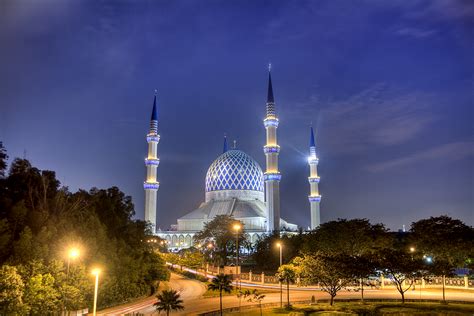 Masjid sultan ahmed, istanbul, turkey, 1616. File:Shah Alam Blue mosque at night.jpg - Wikimedia Commons