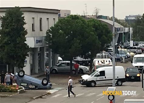 Incidente tra moto e capriolo a torino di sangro, un ferito lieve. Incidenti stradali a Modena in Via Gino Marinuzzi, 7 ...