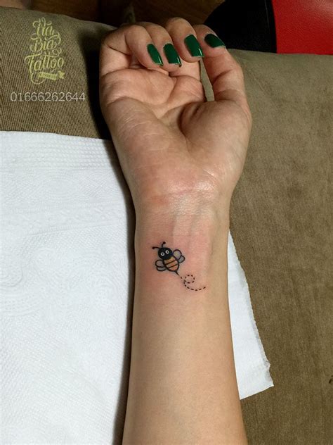 Hình xăm đẹp cho nữ. Hình xăm đẹp,Bee tattoo, hình xăm con ong, hình xăm nhỏ ...