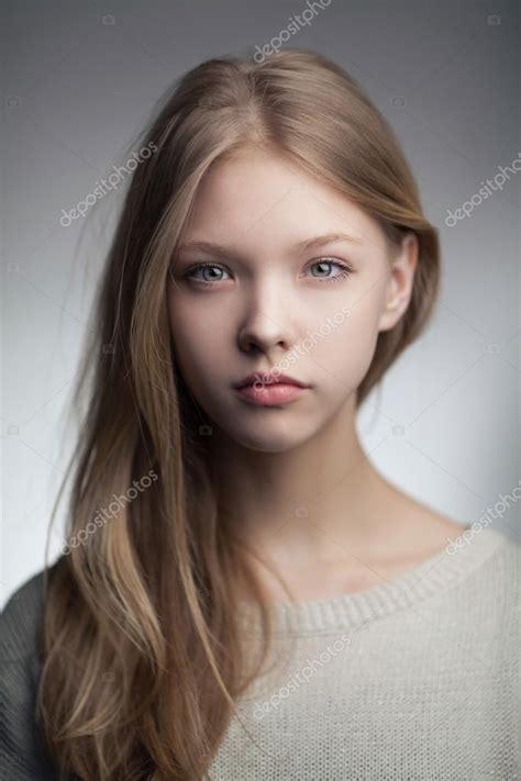 Casting teen, real casting, casting masturbation, real masturbation, teens do porn. Beautiful blond teen girl portrait — Stock Photo © ababaka ...