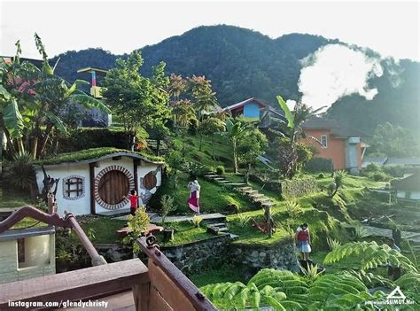 Ada beberapa rumah hobbit di paraland majalengka ini, keren. Wah! Ada Rumah Hobbit Nih di Karo, Sudah Berkunjung? - Pariwisata Sumut