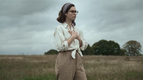 Hence, i was excited to hear that the dig boasted a bumbling lady excavator. Carey Mulligan, Ralph Fiennes y Lily James protagonizan la ...