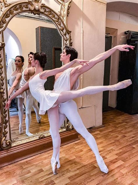 Mit ihrem „infantil post modernen stil, bricht marinaballerina regelmäßig die grenzen der suche nach kategorisierung. Pin by Marina Vedernikova on Stars of the Russian Ballet ...