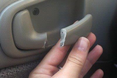 Buka drain plug (skru untuk buang air) 3. #TahukahAnda: 10 Alat Ganti Kereta Paling Kerap Ditukar ...