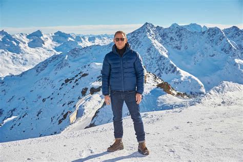 With daniel craig, christoph waltz, léa seydoux, ralph fiennes. James Bond Outfits: Daniel Craig in Spectre Movie Fashion ...