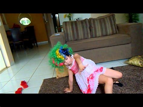 Novinhas dançando no banheiro de calcinha. Menina Linda Dancando / Little Girl Dancing - YouTube